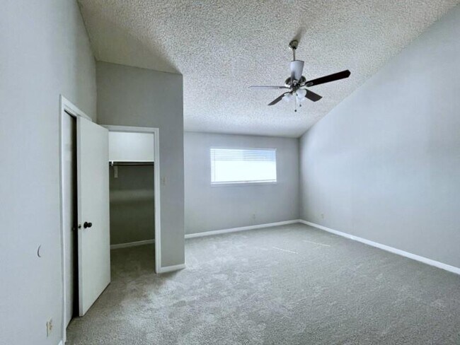 Building Photo - 9242 Westwood Village Dr