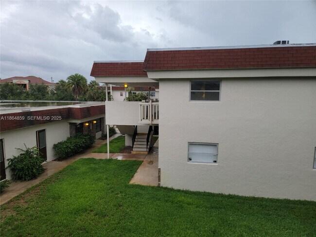 Building Photo - 4165 SW 67th Ave