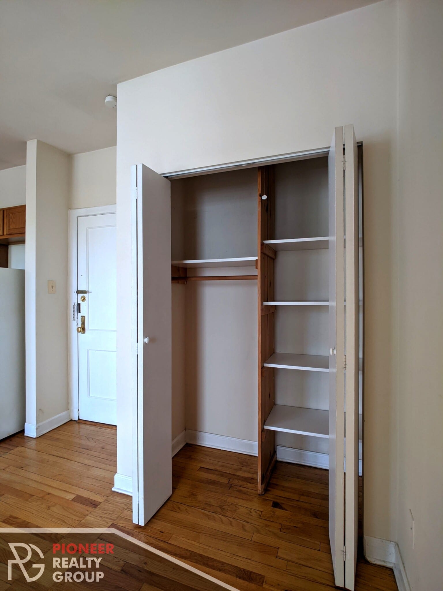 Building Photo - 1044 W George St