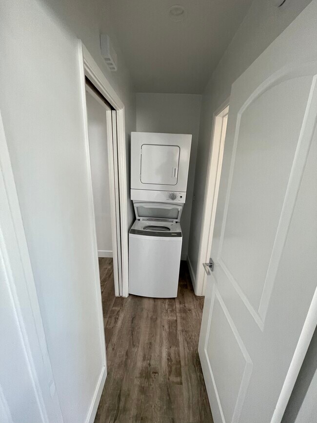 Building Photo - 1323 12th St