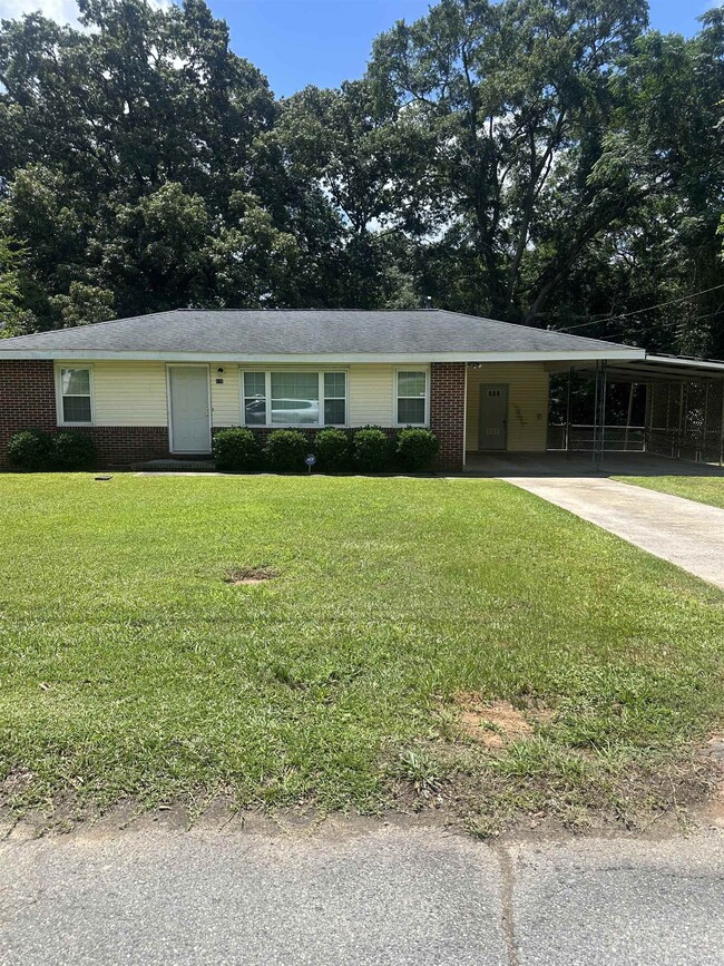 Primary Photo - 131 Oak Ave