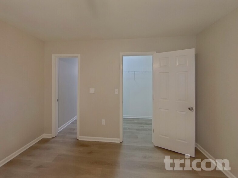 Building Photo - 9022 Jaldena Dr