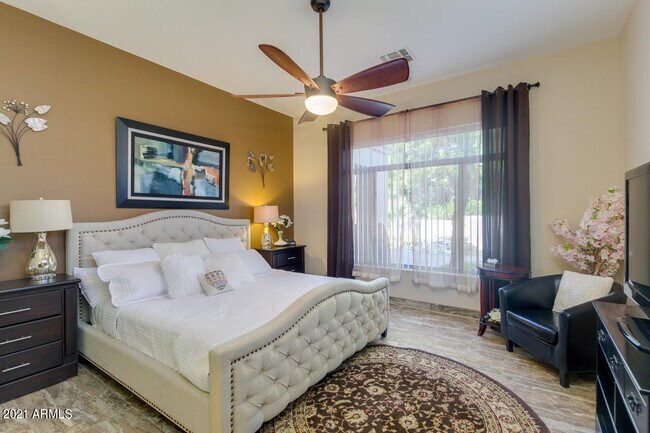 Building Photo - 3922 E Carson Rd