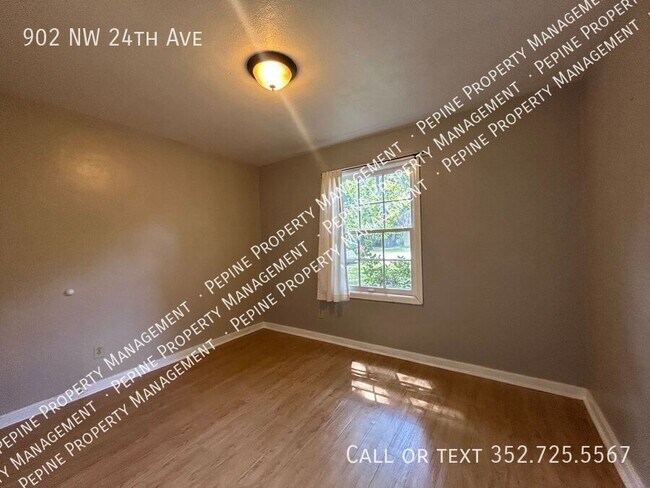 Building Photo - 902 NW 24th Ave