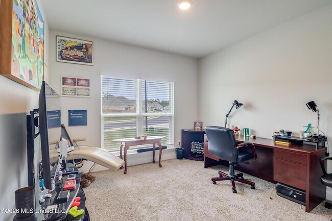 Building Photo - 4937 Fern Dr