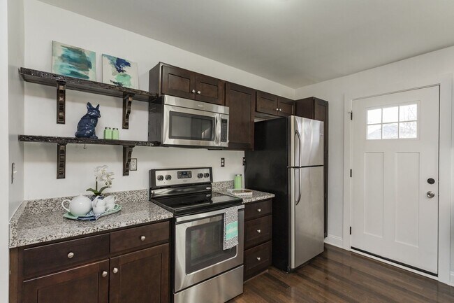 Building Photo - Charming Renovated Home