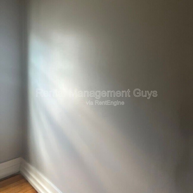 Building Photo - 2110 Fremont Ave N