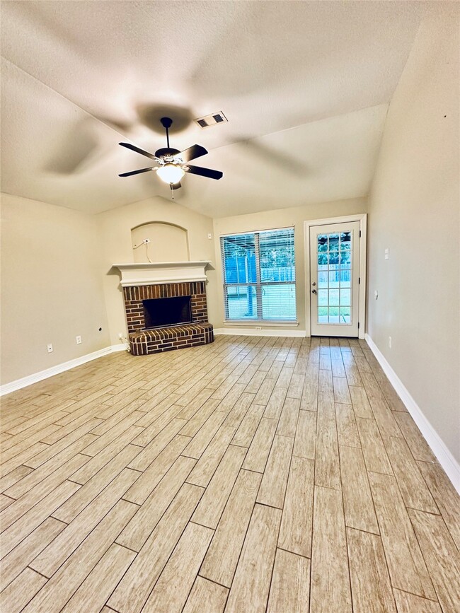 Building Photo - 21604 Horseshoe Dr