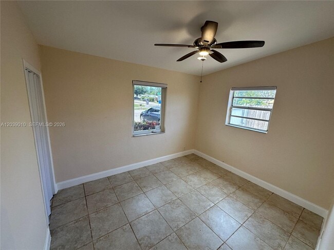 Building Photo - 4410 SW 39th St