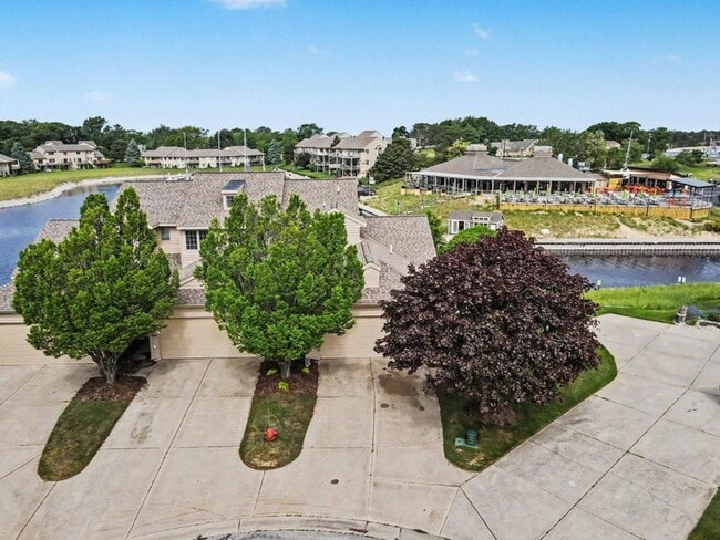 Building Photo - 1410 E Harbour Towne Cir