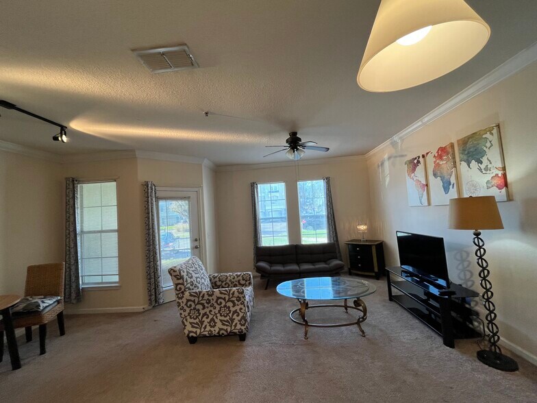 Dining and living room - 8290 Gate Pky W