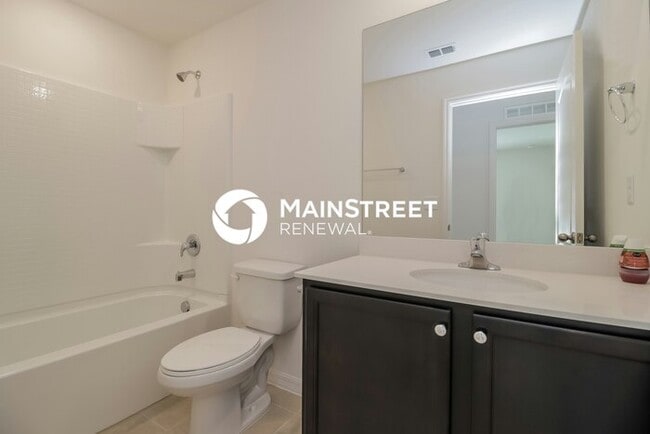 Building Photo - 4 Bedroom Pet-Friendly Home in Mascotte, FL with Main Street Renewal