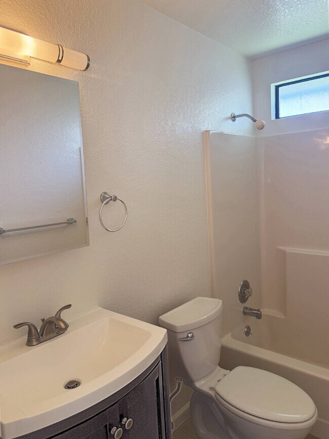 Building Photo - 2BD/2BA Single-Level Home Near Sonoma Plaza | Available Now.