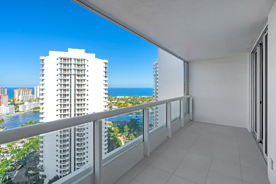Building Photo - 21205 Yacht Club Dr