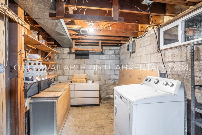 Building Photo - 891 N 235 E St
