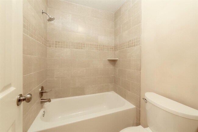 Building Photo - 1727 Park Forest Dr