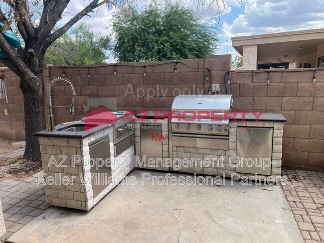 Building Photo - 2447 S 80th Ln