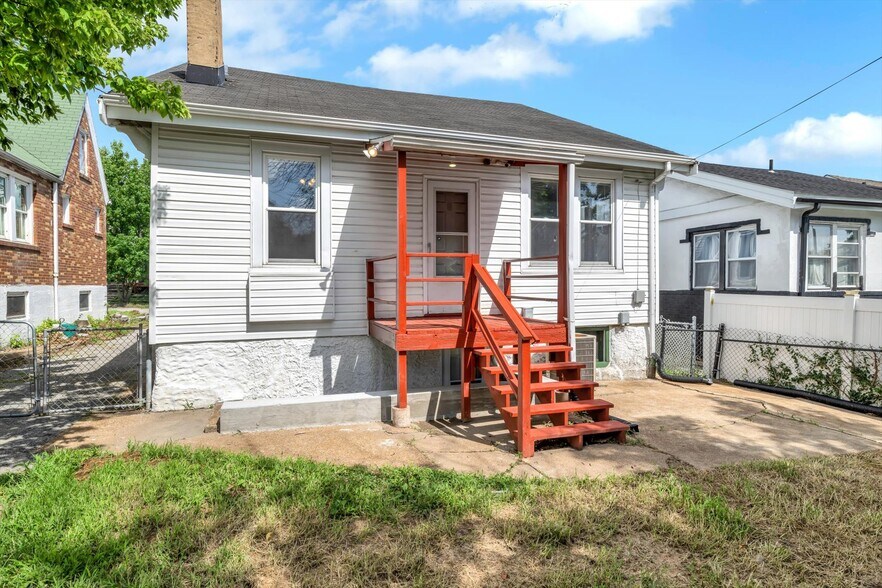 Building Photo - 1223 Gruner pl