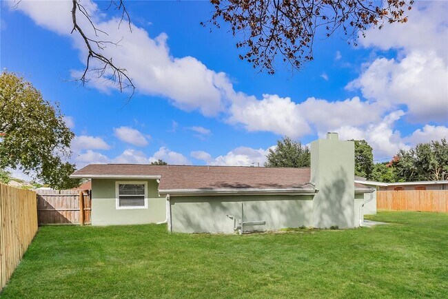 Building Photo - 5709 Ridgeway Dr