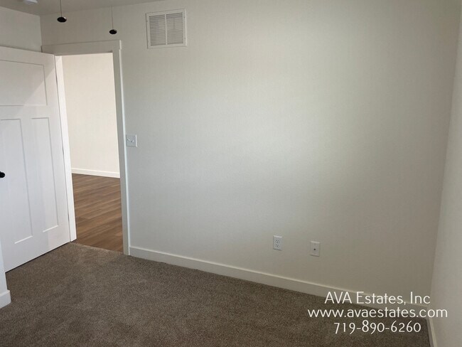 Building Photo - 970 S Coral Pl