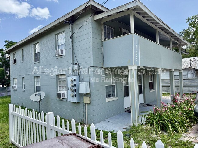 Building Photo - 1002 Avenue E
