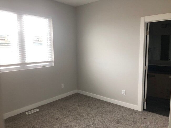 Building Photo - Brand New 3 Bedroom Townhome for Rent nestled in Dakota Dunes, SD!