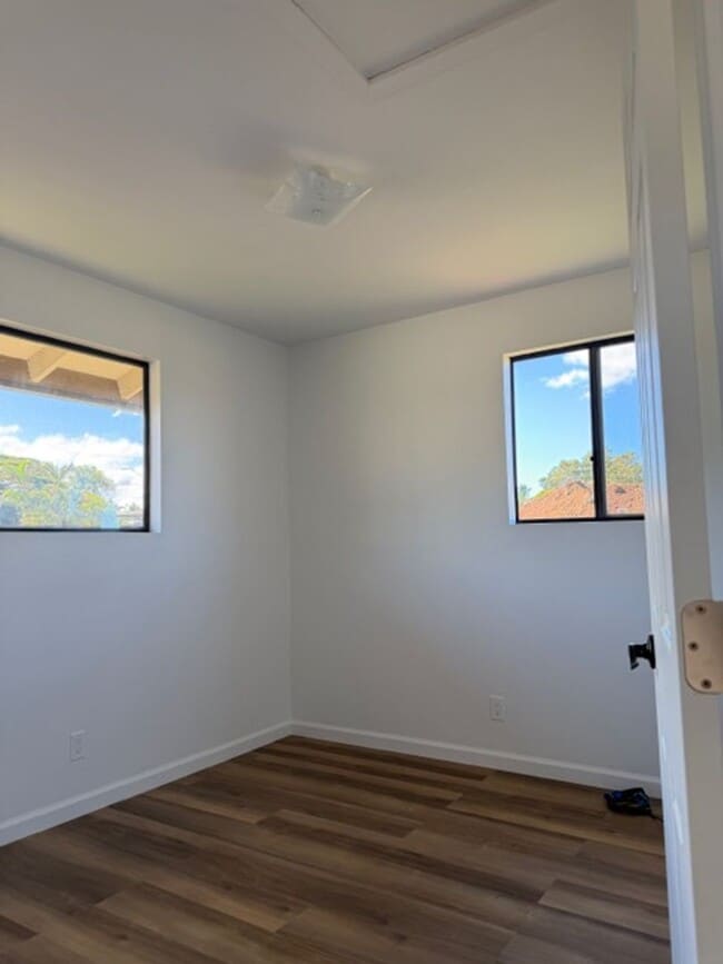 Building Photo - 75 Kaupea St