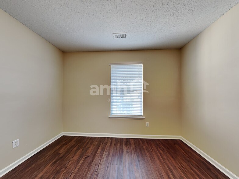 Building Photo - 430 Old Wood Ln