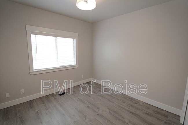 Building Photo - 2271 E Powder River St