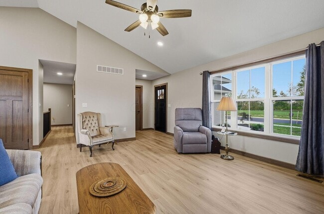 Building Photo - 557 Cannondale Ave