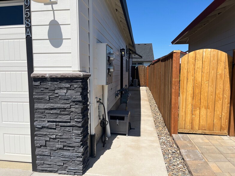 Building Photo - 2958 NW 15th Way