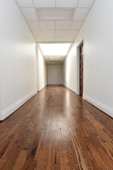 Building Photo - 1764 Frankfort Ave