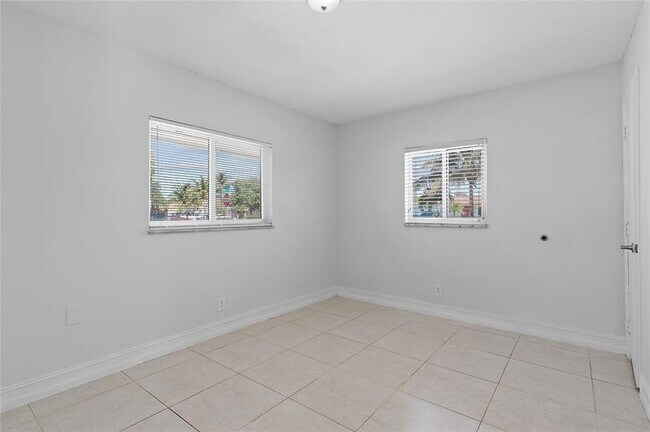Building Photo - 1030 SW 6th Way
