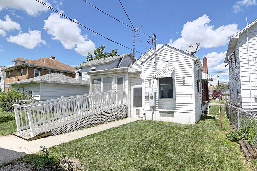 Building Photo - 523 Watervliet Ave