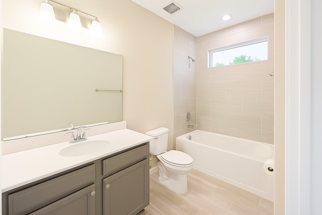 Building Photo - 1640 Enclave Rd