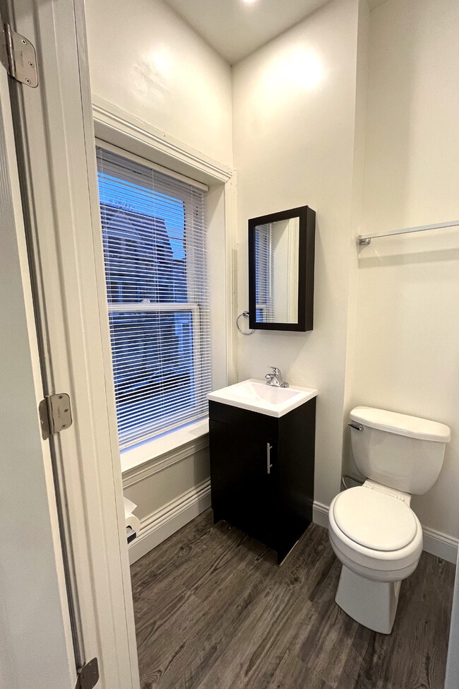 Building Photo - 116 N Queen St