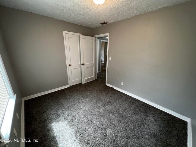 Building Photo - 5035 Campenella Dr