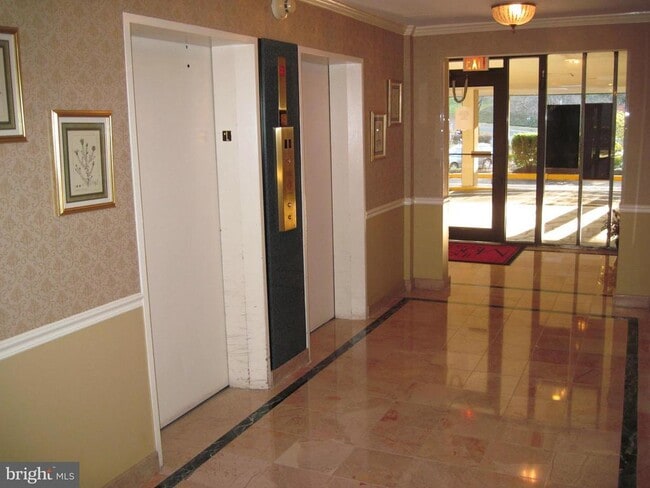 Building Photo - 600 Roosevelt Blvd