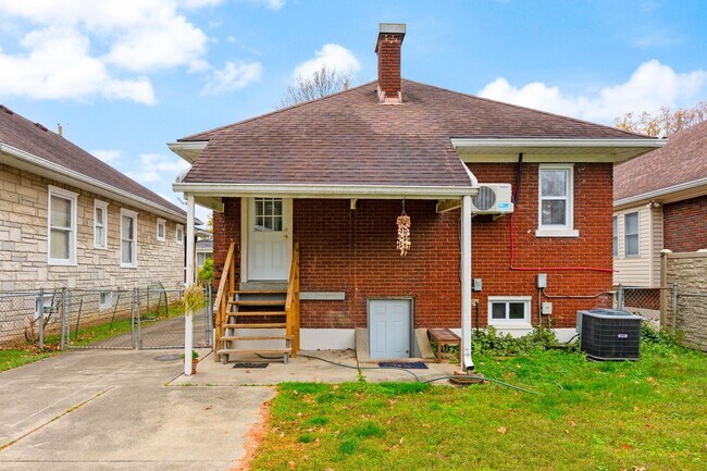 Building Photo - 3 Bedroom House Off Eastern Parkway