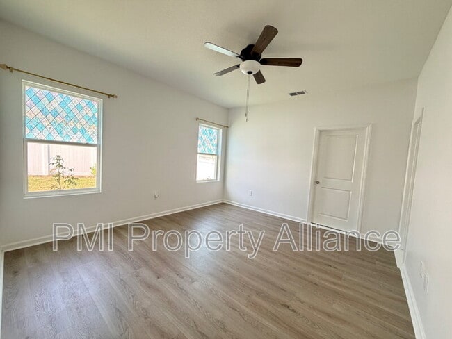 Building Photo - 2021 Hemingway Cir