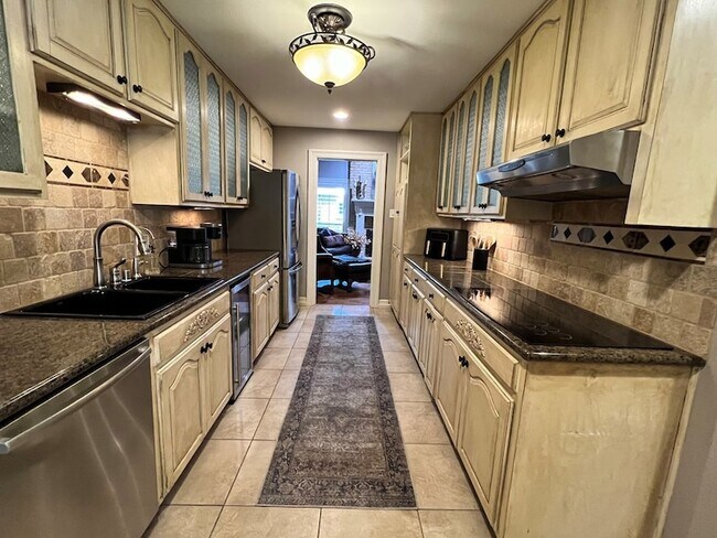 Building Photo - 37 Lafayette Pl