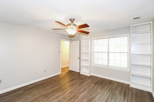 Building Photo - 594 E Ashley Glen Cir