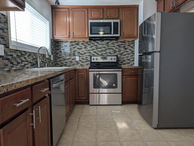 Building Photo - Fantastic 2-Bedroom, 2-Bath Home With Bonus Space!