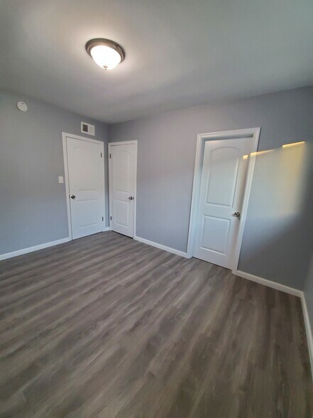 Building Photo - 15012 Eastwood Ave