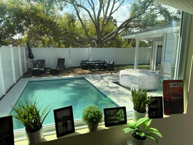 Building Photo - 1510 3rd Ct