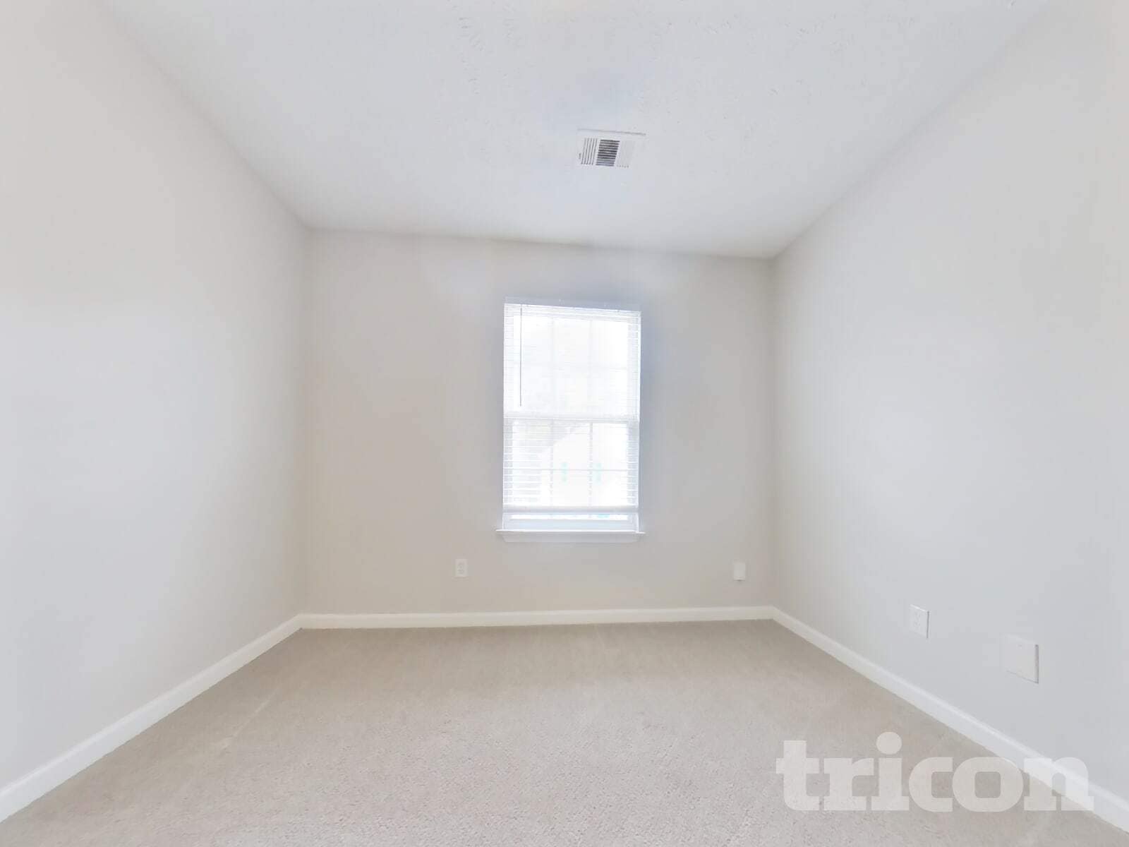 Building Photo - 220 Oak Grove Way