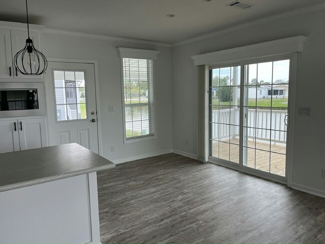 Building Photo - 3805 Vine Trl