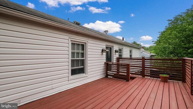 Building Photo - 646 Green Briar Rd