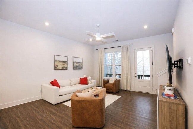 Building Photo - 1305 Breezy St SE