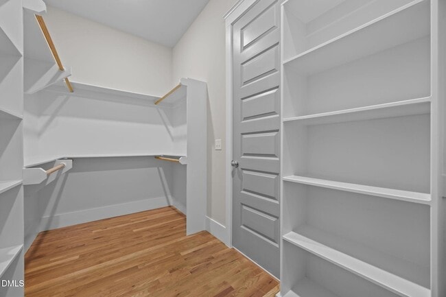 Building Photo - 916 Noisette Ct